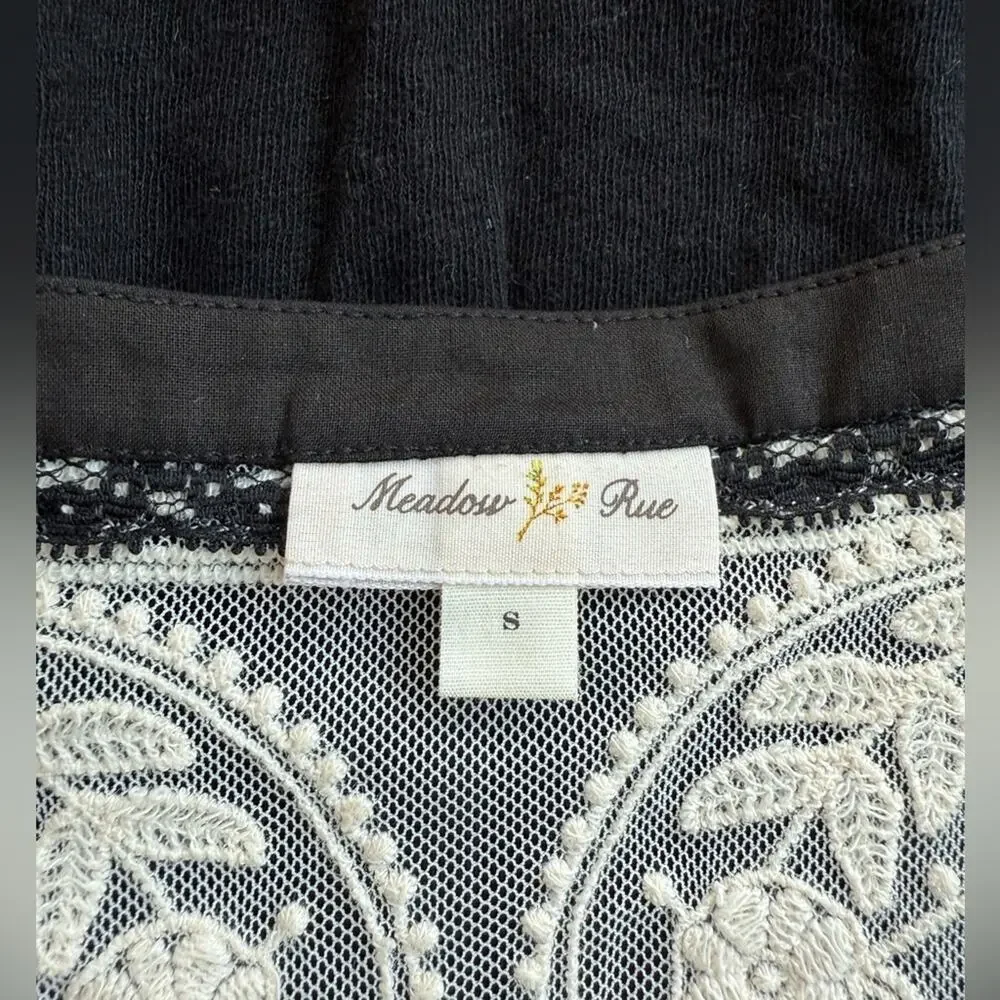 ANTHROPOLOGIE MEADOW RUE BLACK AND WHITE LACE LONG SLEEVE TOP SMALL